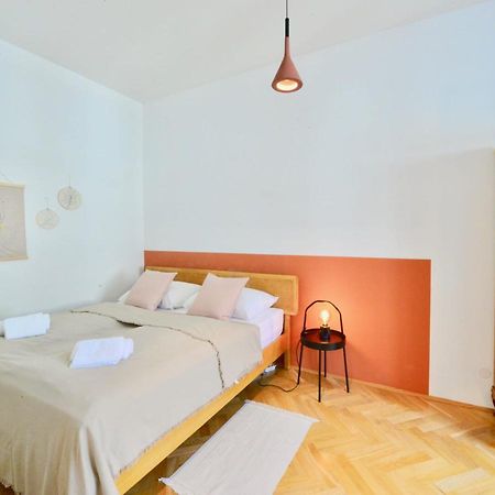 Beautiful Flat Next To Karlskirche Wina Bagian luar foto