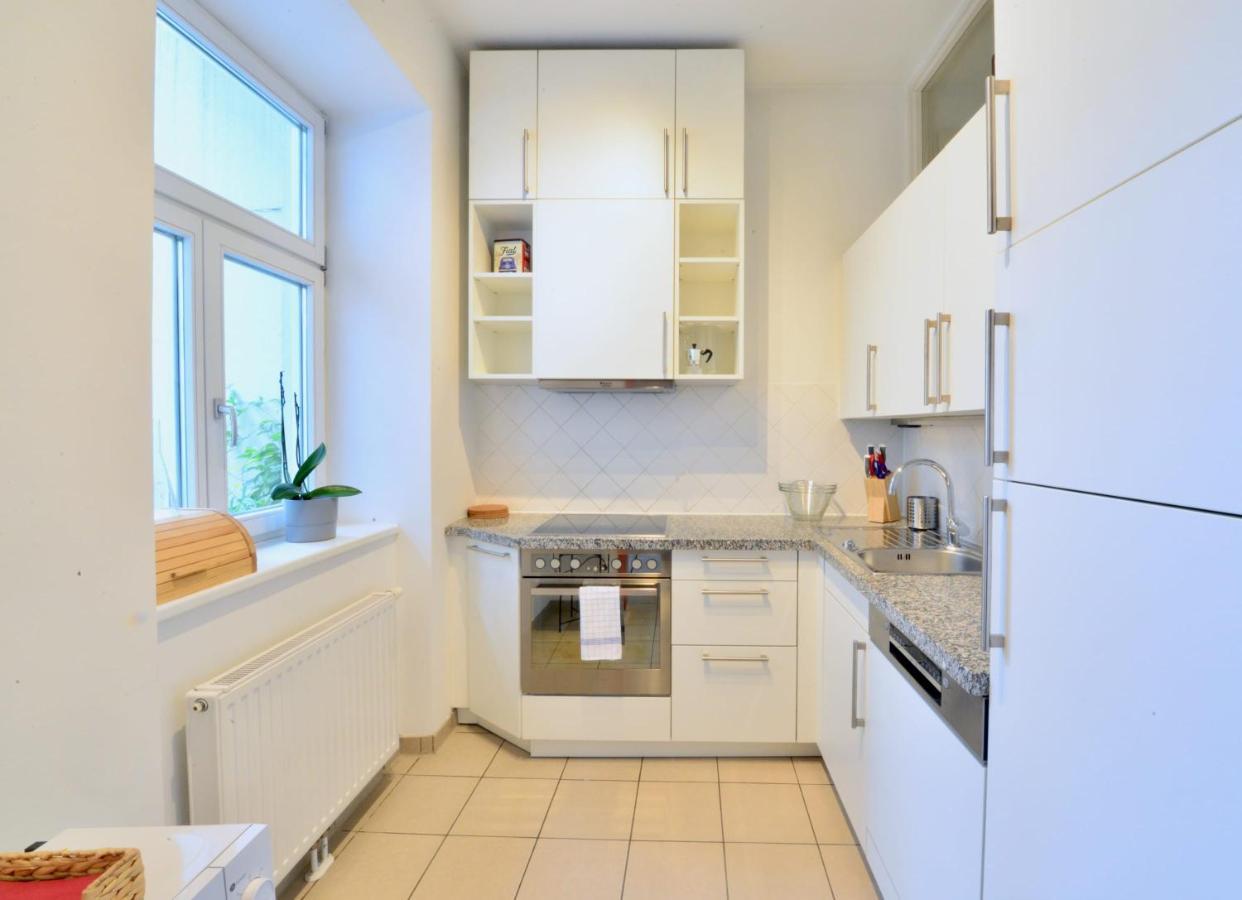 Beautiful Flat Next To Karlskirche Wina Bagian luar foto