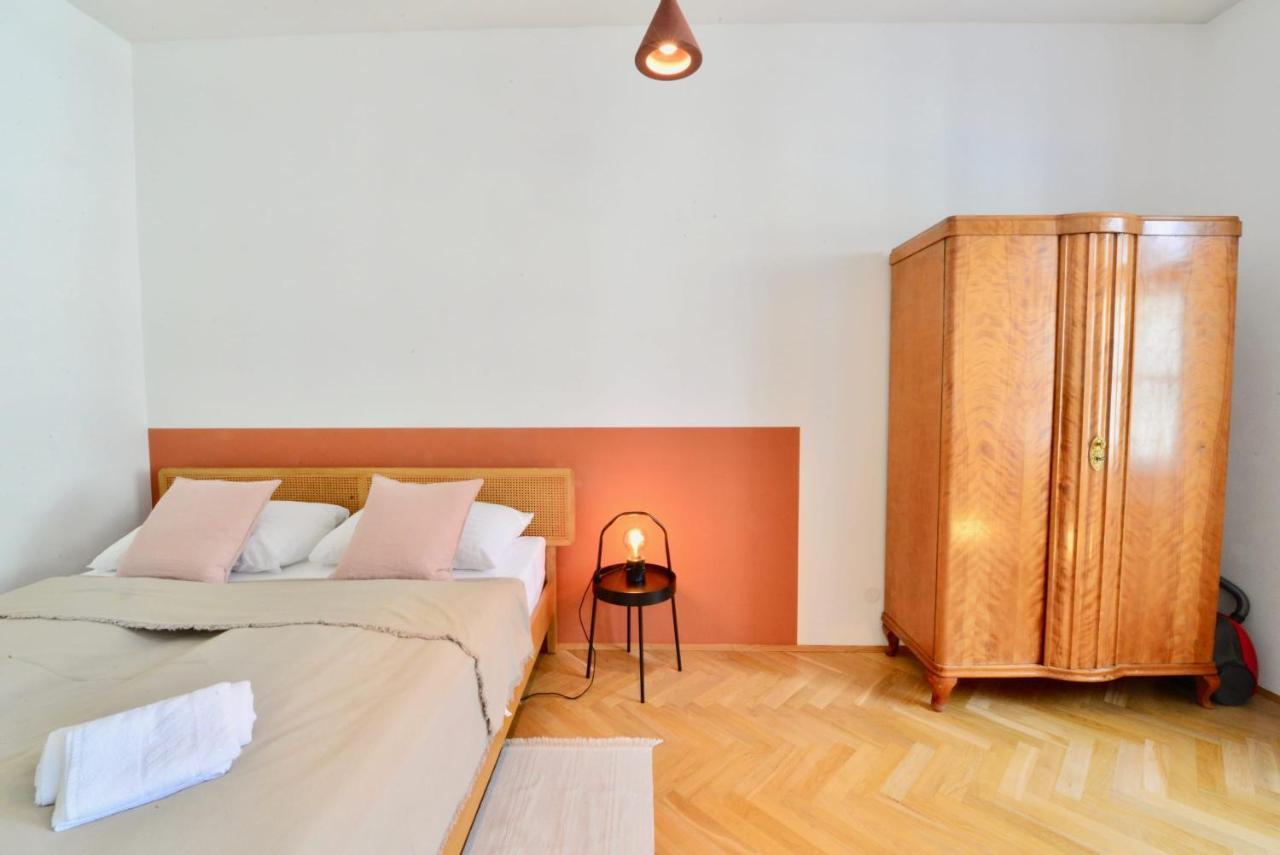 Beautiful Flat Next To Karlskirche Wina Bagian luar foto