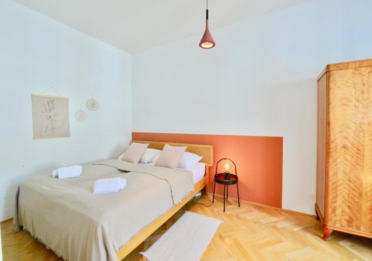 Beautiful Flat Next To Karlskirche Wina Bagian luar foto