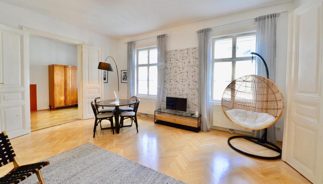 Beautiful Flat Next To Karlskirche Wina Bagian luar foto