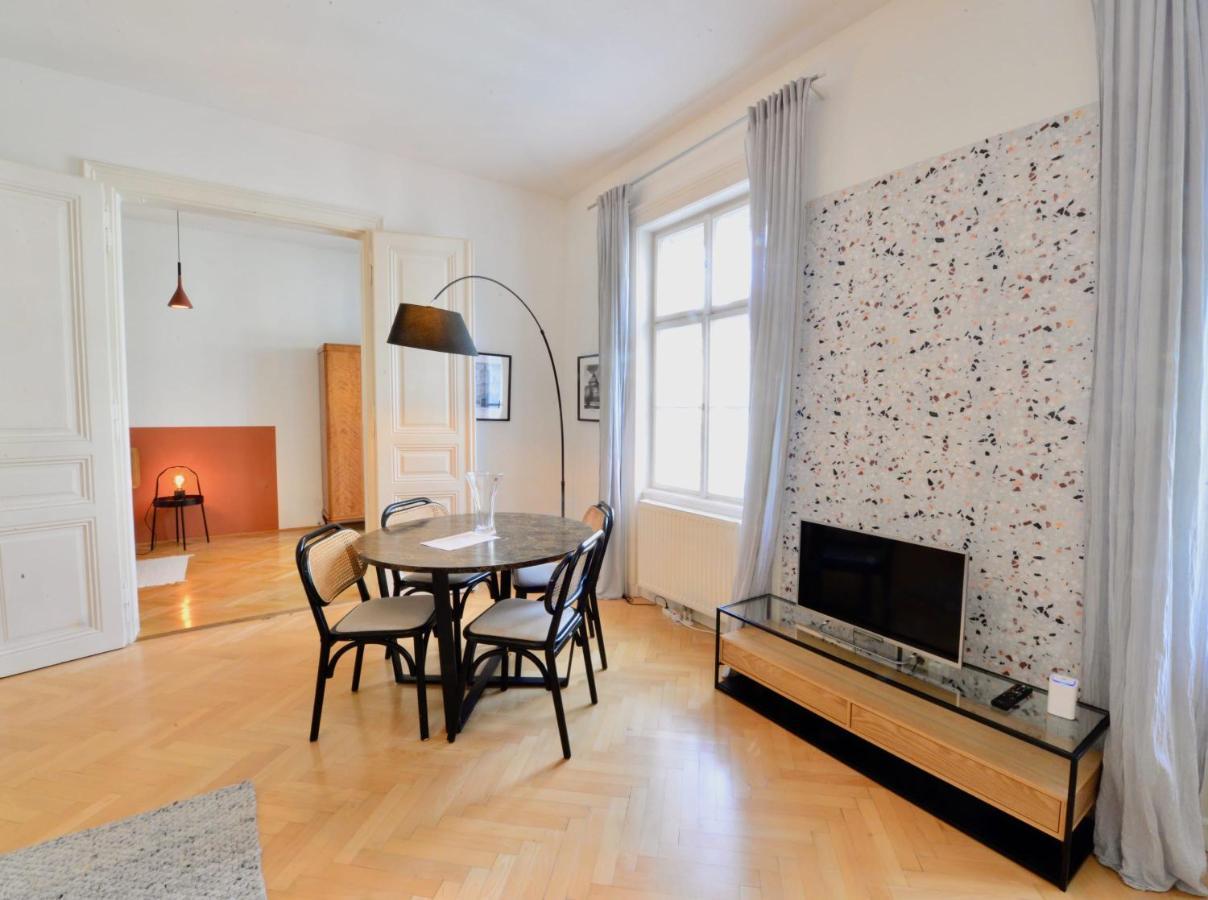 Beautiful Flat Next To Karlskirche Wina Bagian luar foto