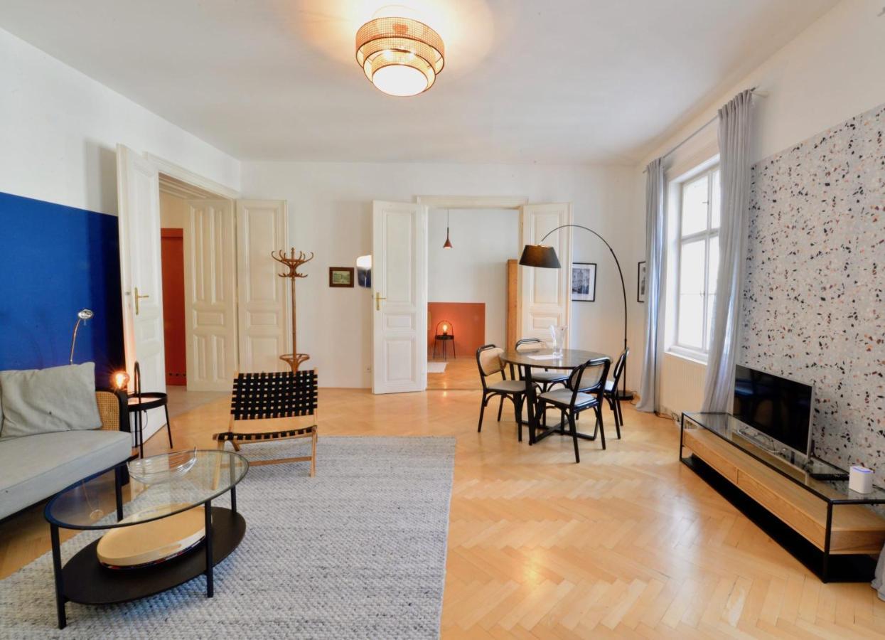 Beautiful Flat Next To Karlskirche Wina Bagian luar foto